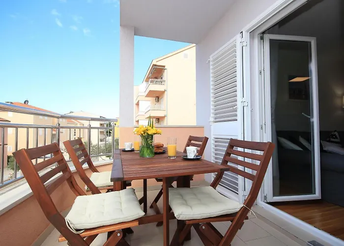 Apartament Ela *